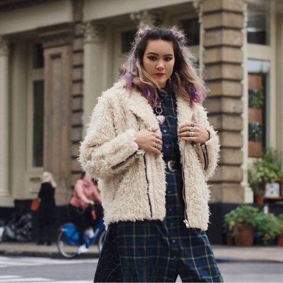 { SALE!} UNIF X URBAN OUTFITTERS SHERPA COAT - Picture 3 of 8